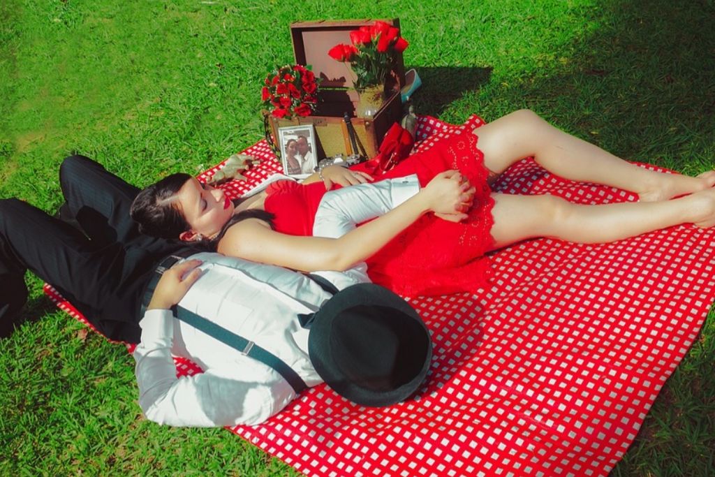 An Outdoor Picnic Date in Tulsa